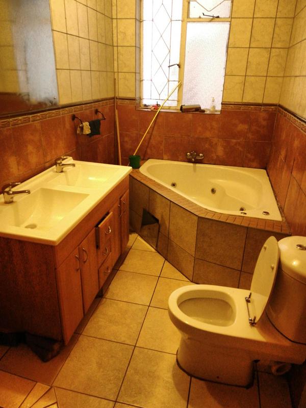 8 Bedroom Property for Sale in Bezuidenhout Valley Gauteng