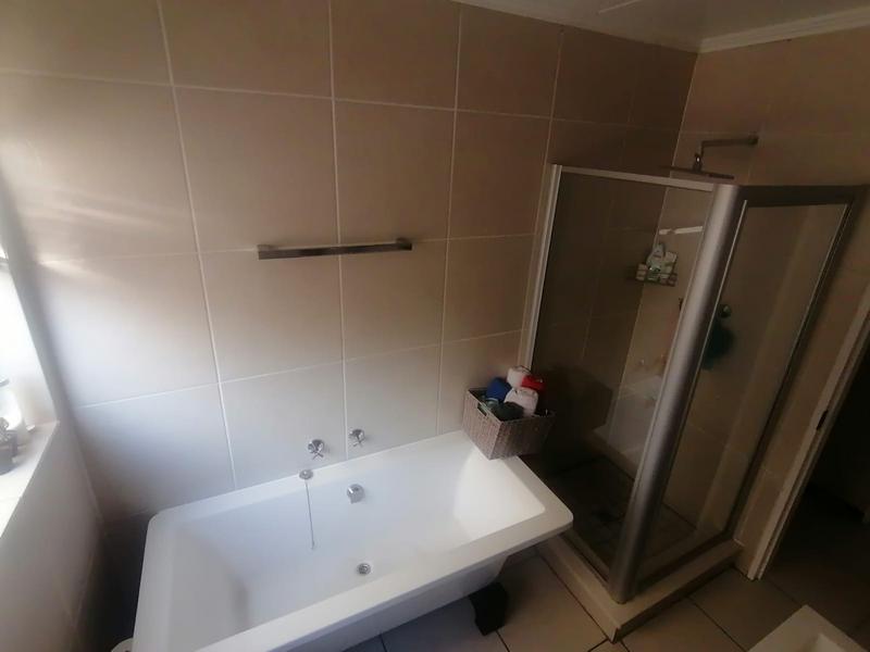 2 Bedroom Property for Sale in Greenstone Hill Gauteng