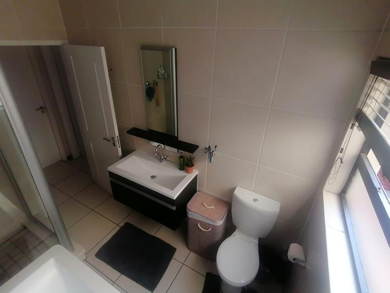 2 Bedroom Property for Sale in Greenstone Hill Gauteng