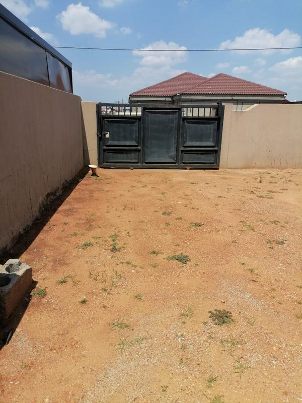 2 Bedroom Property for Sale in Protea Glen Gauteng