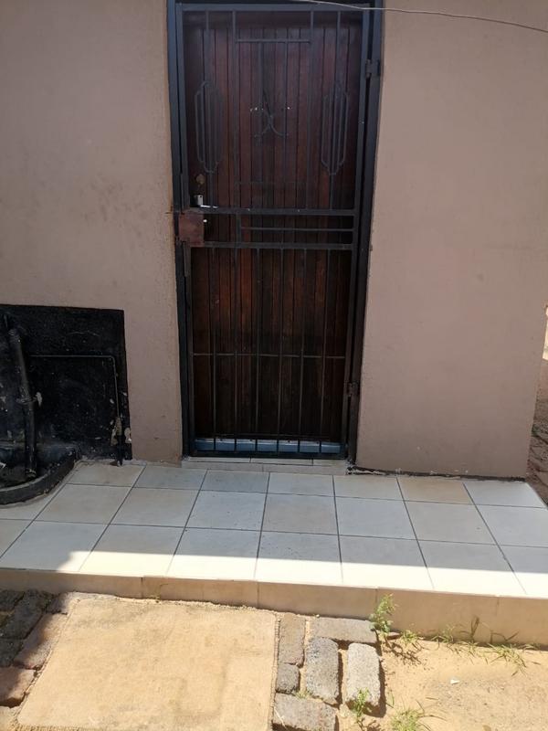 2 Bedroom Property for Sale in Protea Glen Gauteng