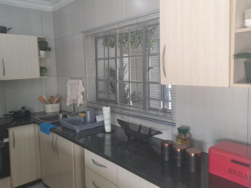 To Let 6 Bedroom Property for Rent in Mayville Gauteng