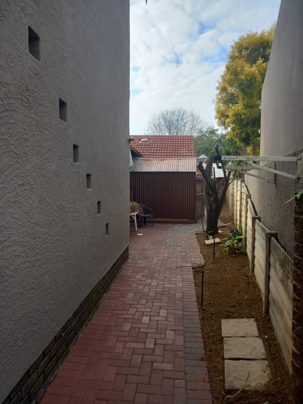 7 Bedroom Property for Sale in Goedeburg Gauteng