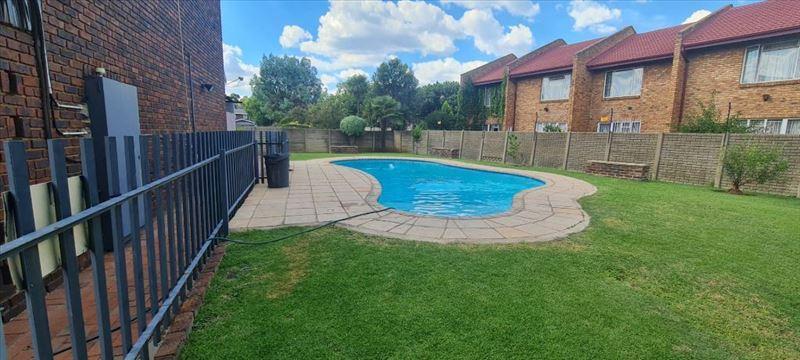 2 Bedroom Property for Sale in Dayanglen Gauteng