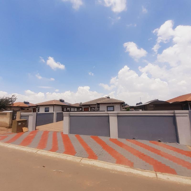 3 Bedroom Property for Sale in Klippoortjie Gauteng