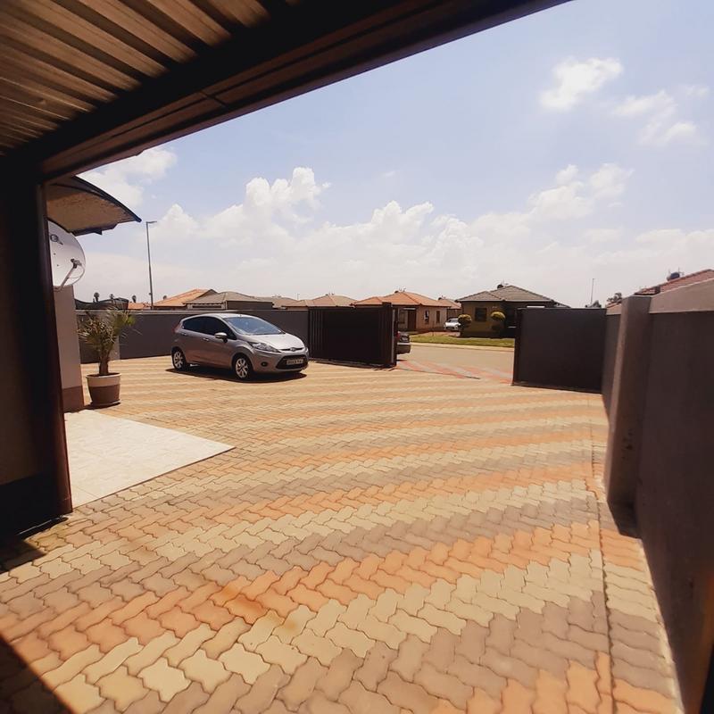 3 Bedroom Property for Sale in Klippoortjie Gauteng