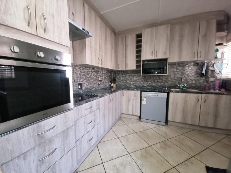 4 Bedroom Property for Sale in Allen Grove Gauteng