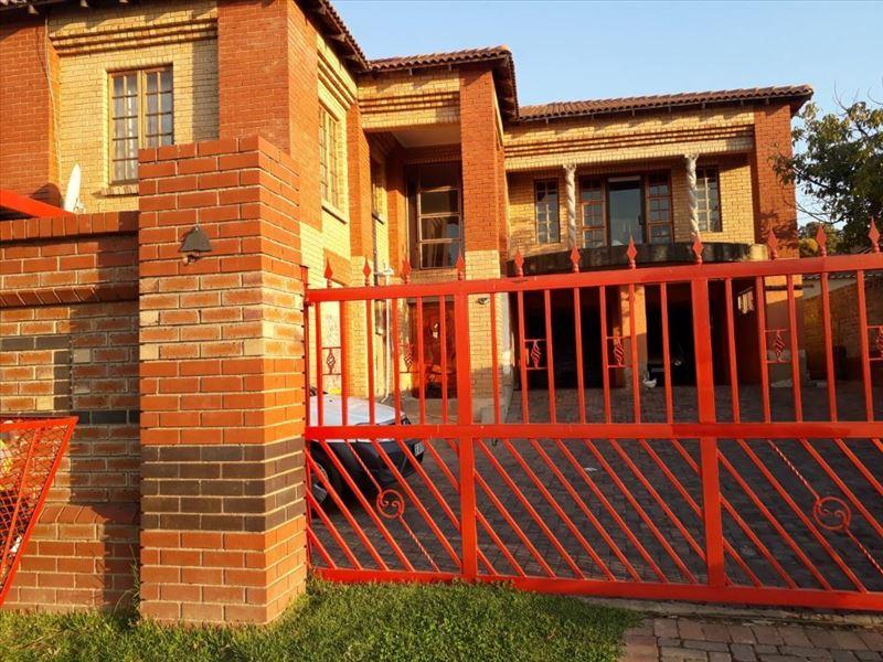 10 Bedroom Property for Sale in Birch Acres Gauteng