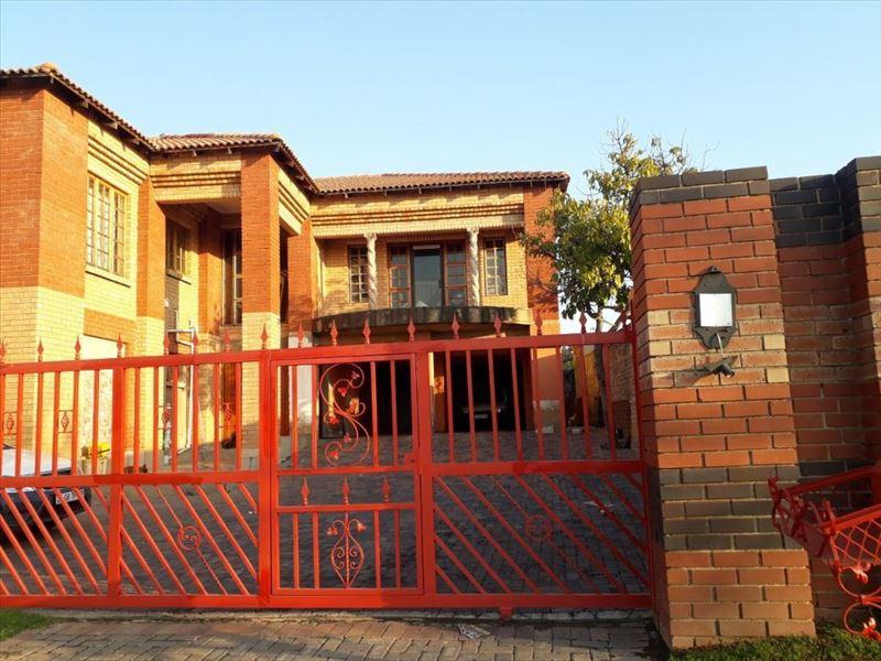 10 Bedroom Property for Sale in Birch Acres Gauteng