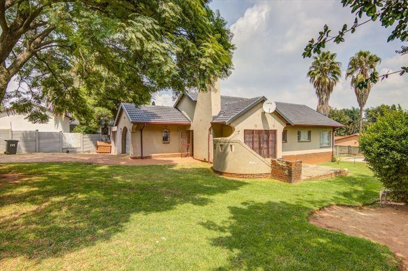 3 Bedroom Property for Sale in Birch Acres Gauteng