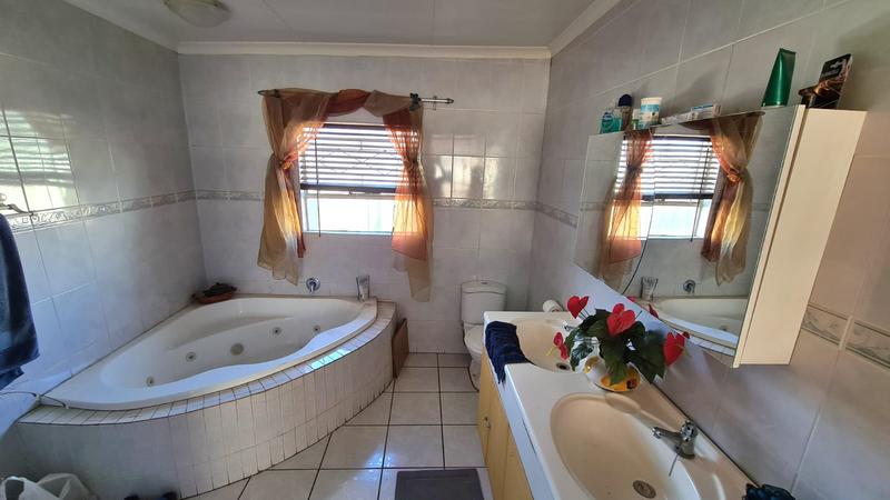 3 Bedroom Property for Sale in Bonaero Park Gauteng