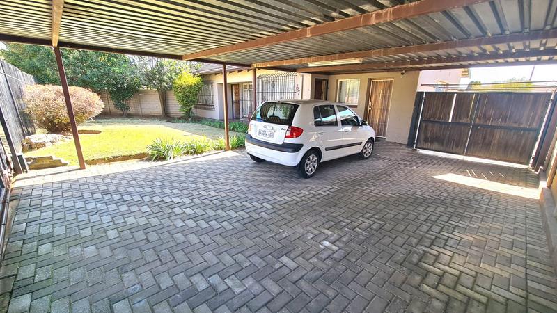 3 Bedroom Property for Sale in Bonaero Park Gauteng