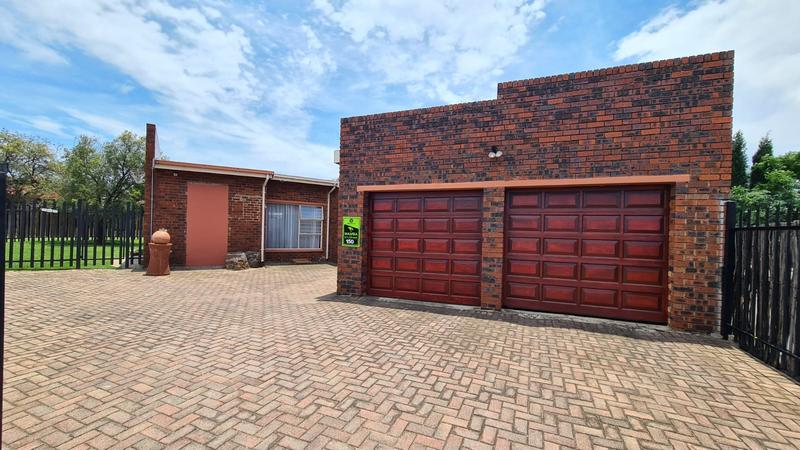 4 Bedroom Property for Sale in Bonaero Park Gauteng