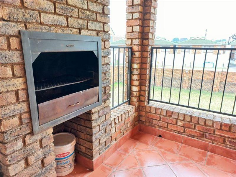 2 Bedroom Property for Sale in Edleen Gauteng