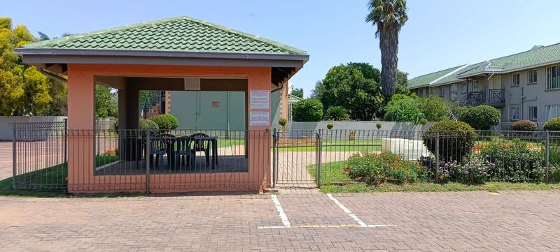 2 Bedroom Property for Sale in Glen Marais Gauteng