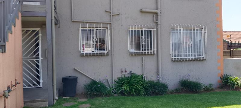 2 Bedroom Property for Sale in Glen Marais Gauteng