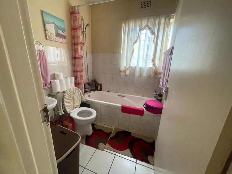 1 Bedroom Property for Sale in Glen Marais Gauteng