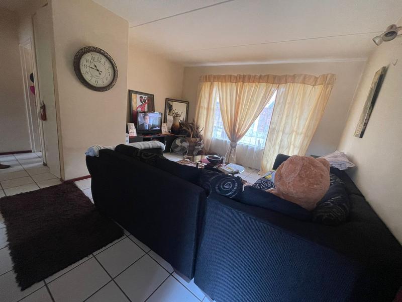 1 Bedroom Property for Sale in Glen Marais Gauteng