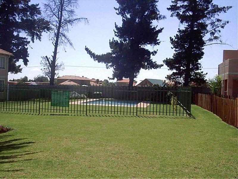 2 Bedroom Property for Sale in Glen Marais Gauteng