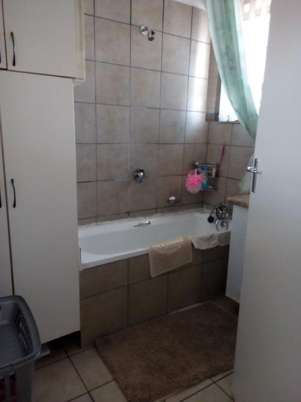 1 Bedroom Property for Sale in Rhodesfield Gauteng