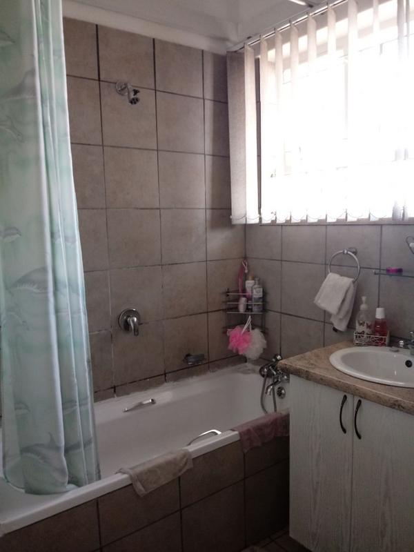 1 Bedroom Property for Sale in Rhodesfield Gauteng