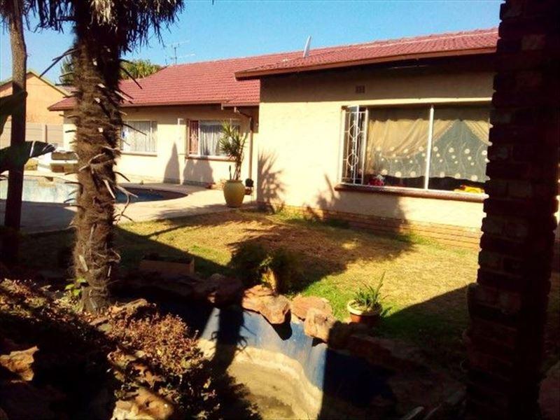 3 Bedroom Property for Sale in Rhodesfield Gauteng