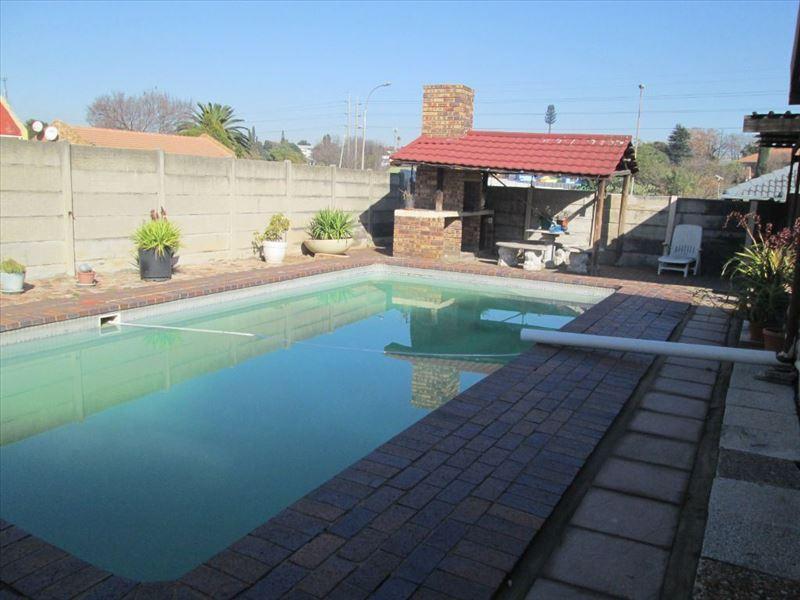 4 Bedroom Property for Sale in Rhodesfield Gauteng