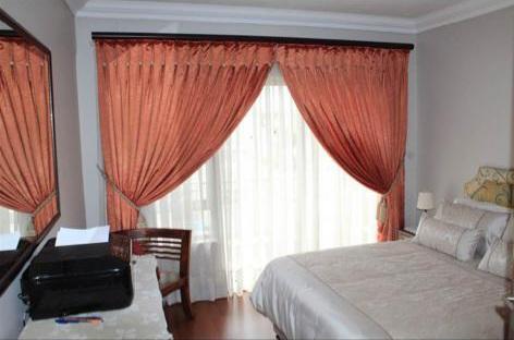 To Let 4 Bedroom Property for Rent in Raslouw Gauteng
