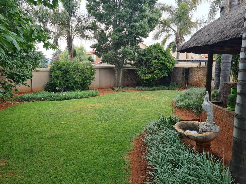 To Let 5 Bedroom Property for Rent in Constantia Kloof Gauteng