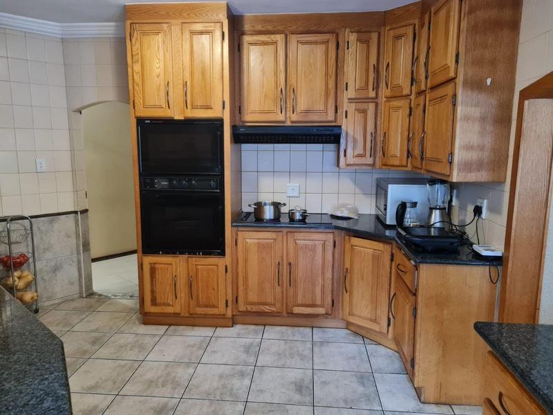 To Let 5 Bedroom Property for Rent in Constantia Kloof Gauteng