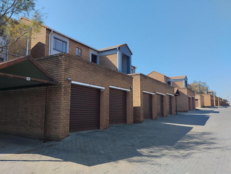 2 Bedroom Property for Sale in Vorna Valley Gauteng