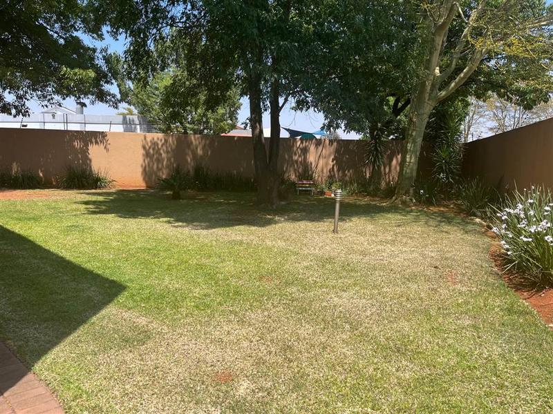 To Let 1 Bedroom Property for Rent in Waterkloof Ridge Gauteng