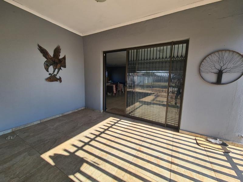 4 Bedroom Property for Sale in Roodia Gauteng