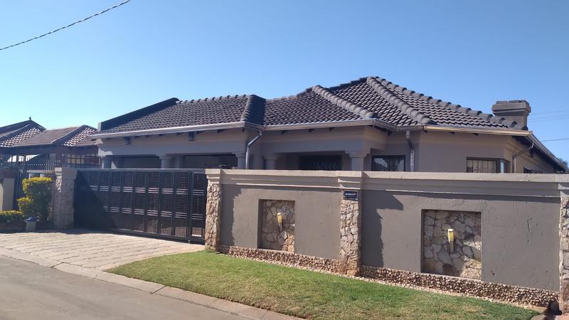 4 Bedroom Property for Sale in Vosloorus Gauteng