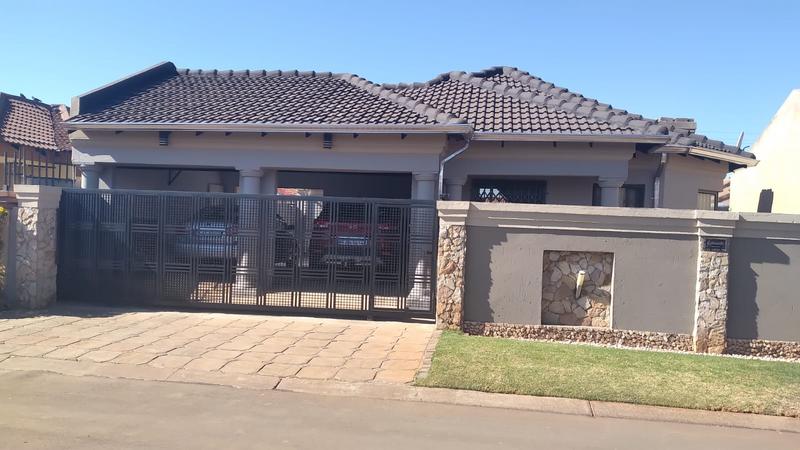 4 Bedroom Property for Sale in Vosloorus Gauteng