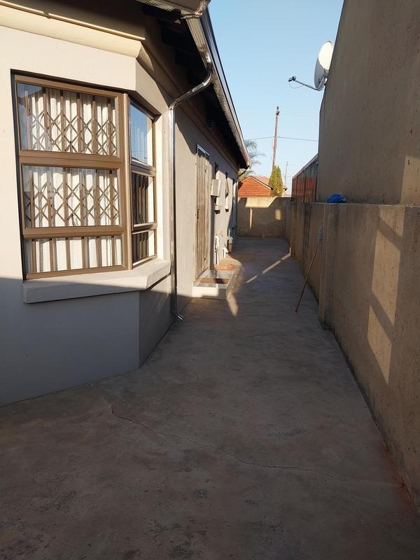 4 Bedroom Property for Sale in Vosloorus Gauteng