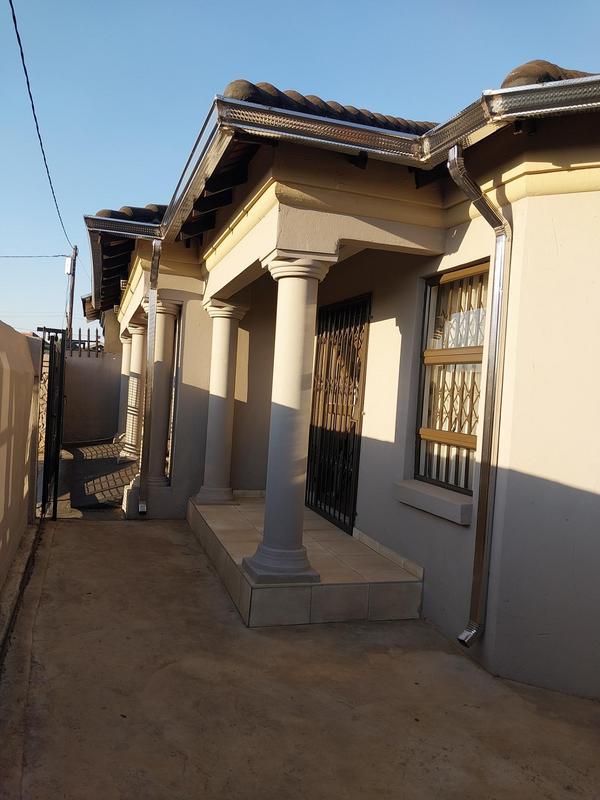 4 Bedroom Property for Sale in Vosloorus Gauteng