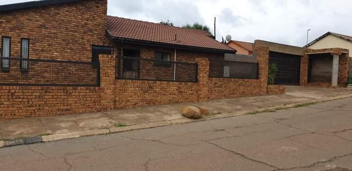 3 Bedroom Property for Sale in Emdeni Gauteng