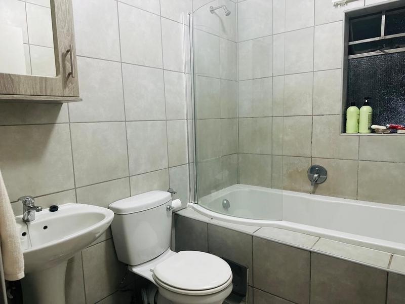 2 Bedroom Property for Sale in Heuweloord Gauteng