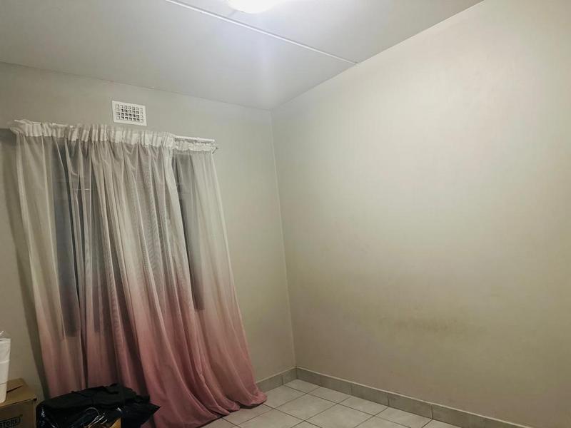 2 Bedroom Property for Sale in Heuweloord Gauteng