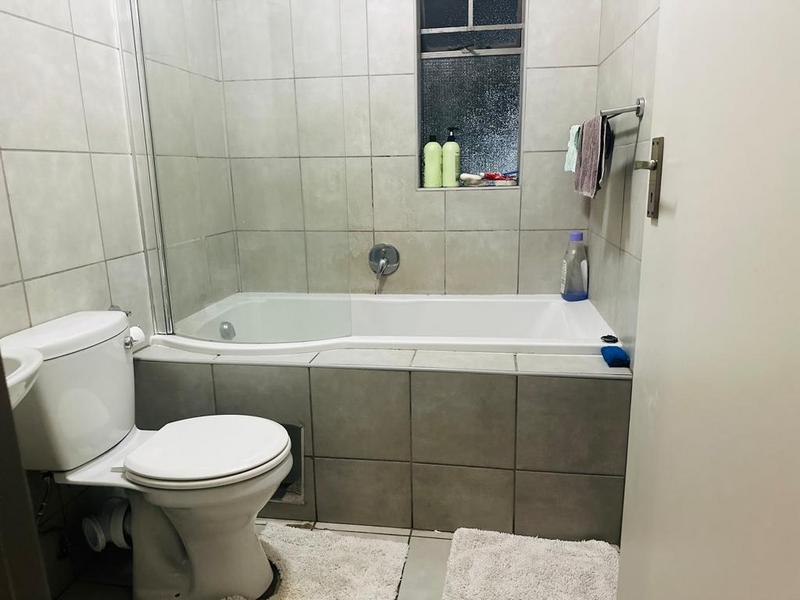 2 Bedroom Property for Sale in Heuweloord Gauteng