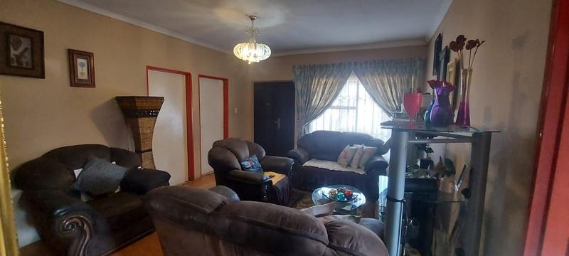 6 Bedroom Property for Sale in Olievenhoutbosch Gauteng