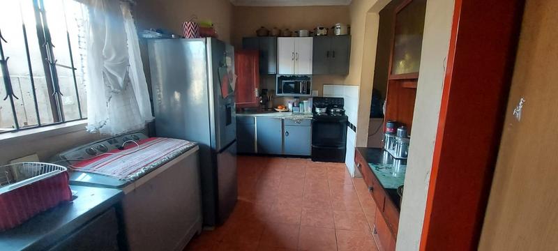 6 Bedroom Property for Sale in Olievenhoutbosch Gauteng