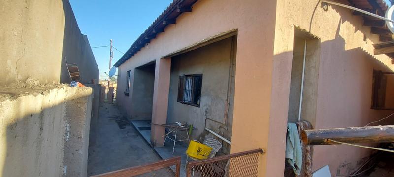 6 Bedroom Property for Sale in Olievenhoutbosch Gauteng