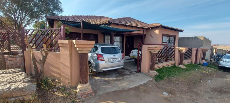 6 Bedroom Property for Sale in Olievenhoutbosch Gauteng