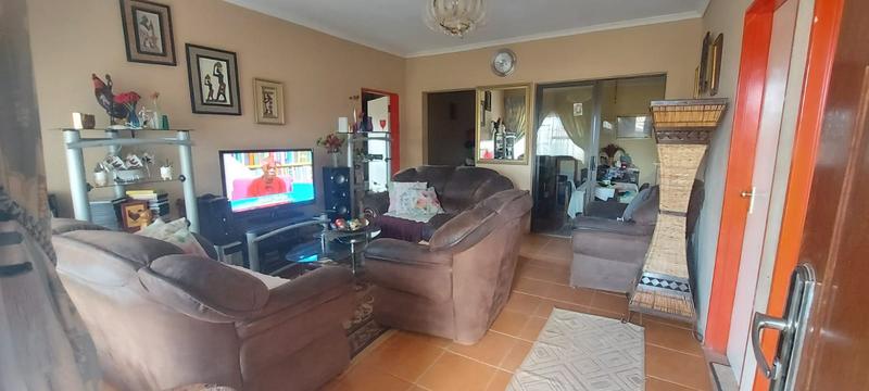 6 Bedroom Property for Sale in Olievenhoutbosch Gauteng