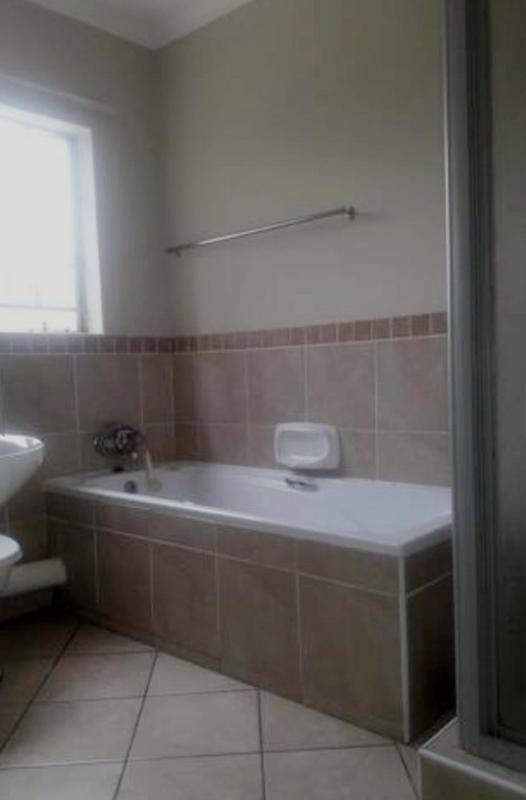 2 Bedroom Property for Sale in Noordwyk Gauteng