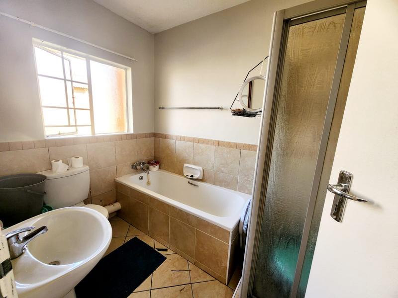 2 Bedroom Property for Sale in Noordwyk Gauteng