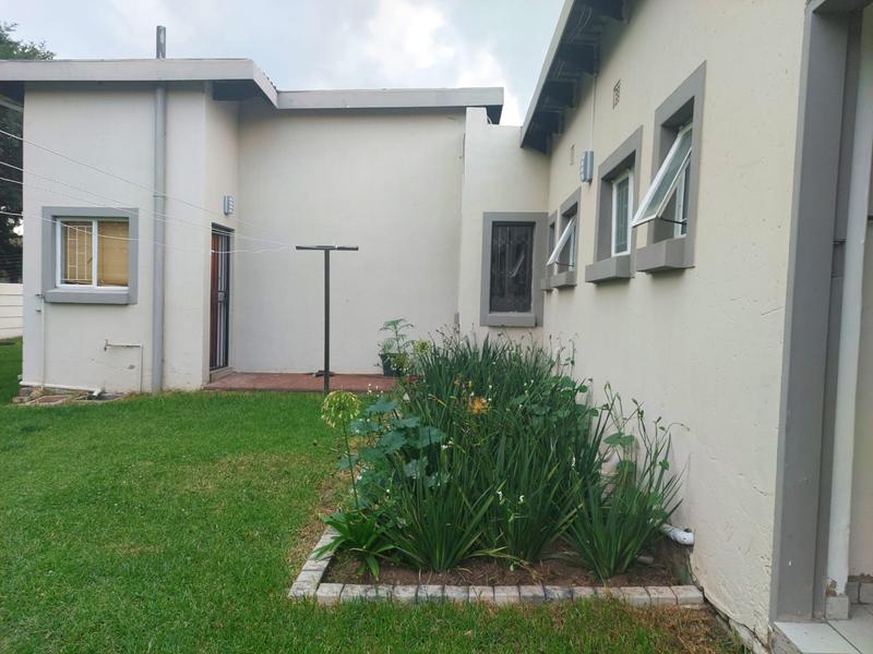 5 Bedroom Property for Sale in Vorna Valley Gauteng
