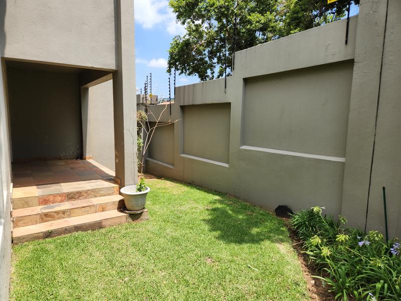 2 Bedroom Property for Sale in Buccleuch Gauteng